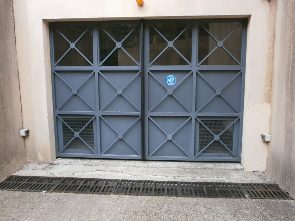 Porte de garage motif "croix"